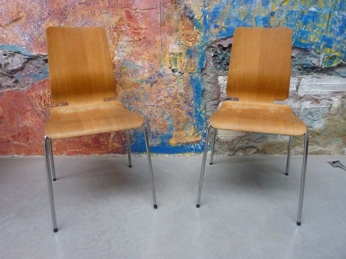 2 chaises style scandinave, bois et métal chromé.