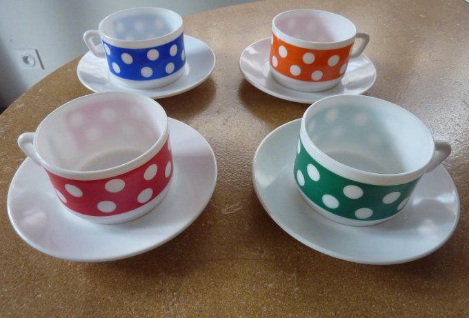 4 tasses Colorées à pois et sous-tasses